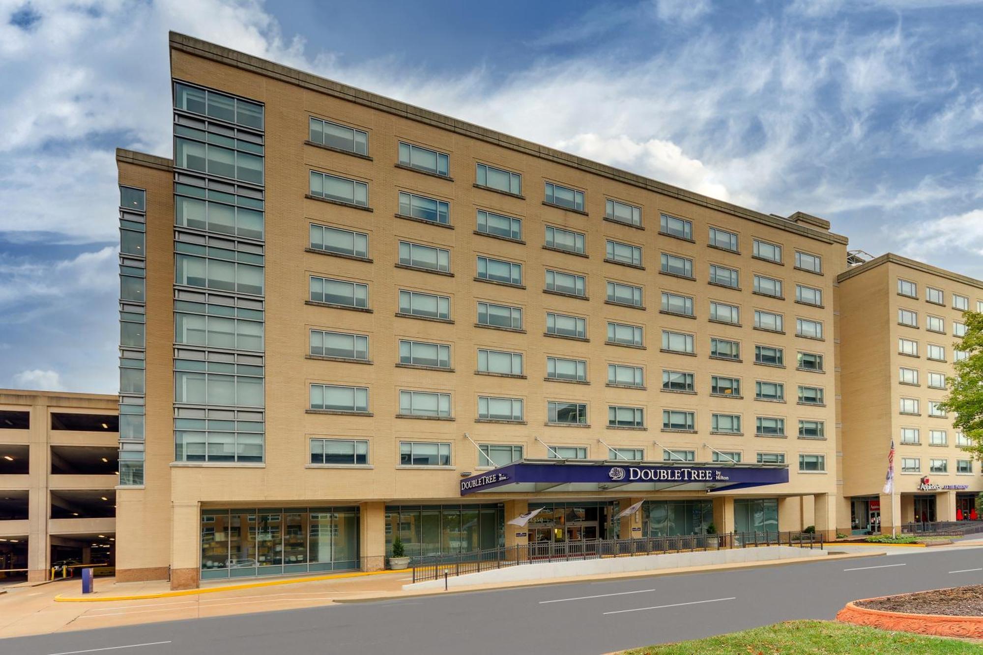 Doubletree By Hilton St. Louis Forest Park Exteriér fotografie