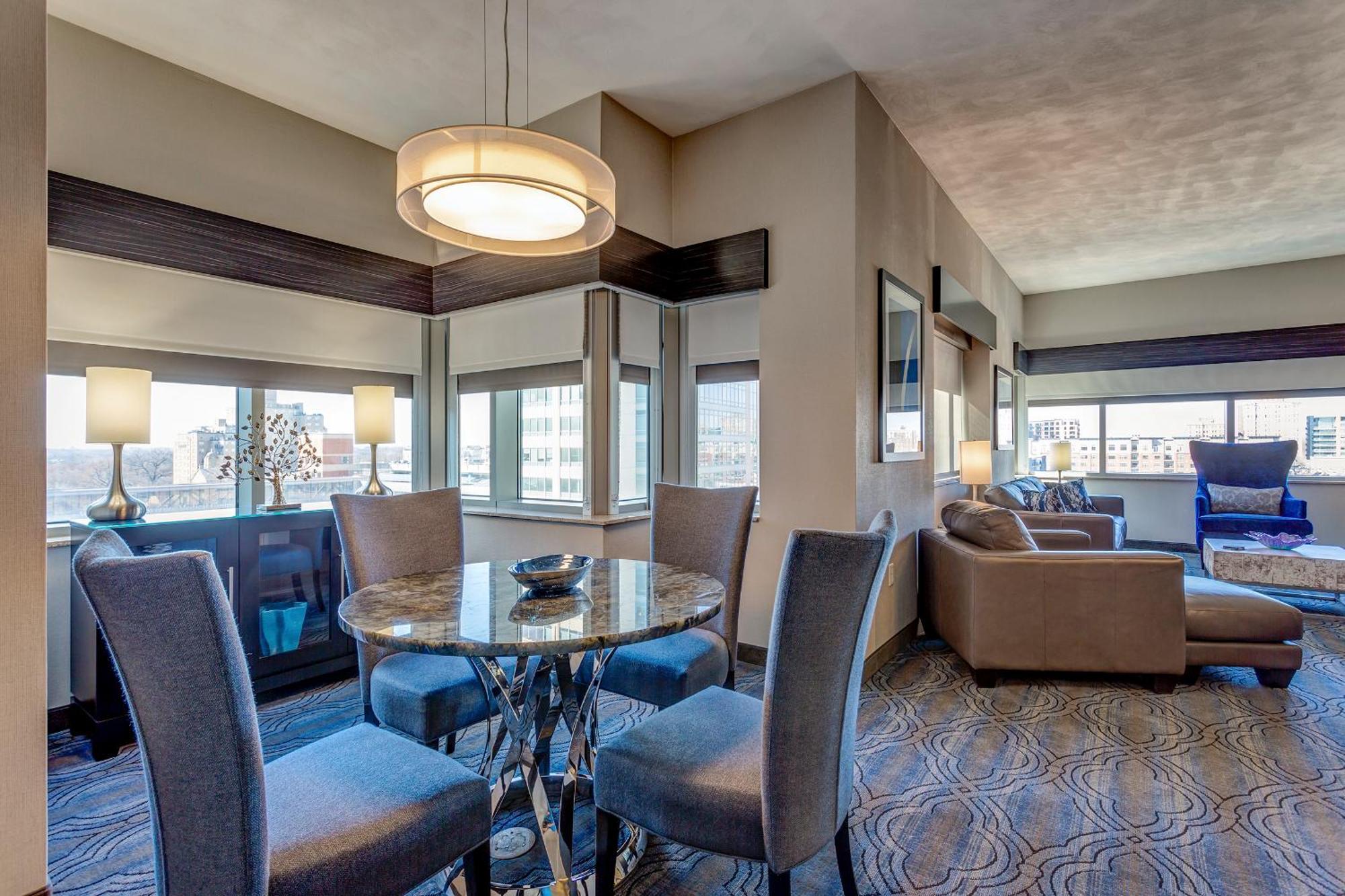 Doubletree By Hilton St. Louis Forest Park Exteriér fotografie